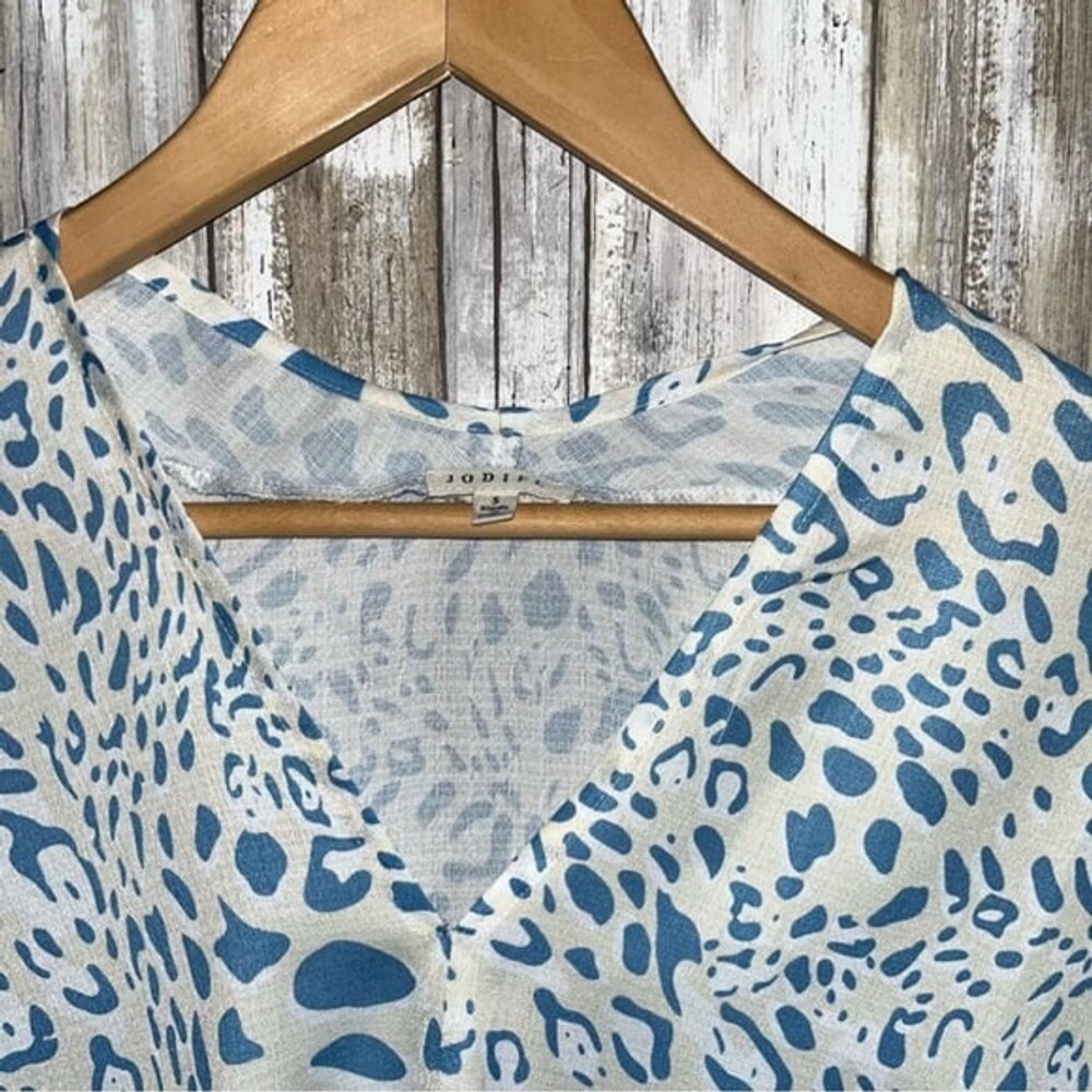 Jodifl Cream & Blue Animal Print Oversized Whimsy Blouse - Picture 2 of 6